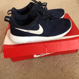 Women’s Nike Roshes